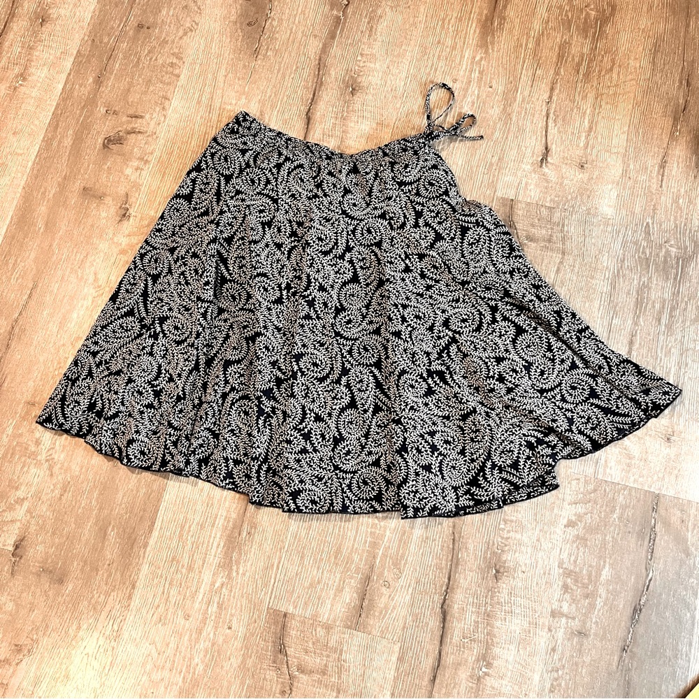 Banana Republic Women Skirt Sz Small Black lined Beige Floral Knee Length Fl…